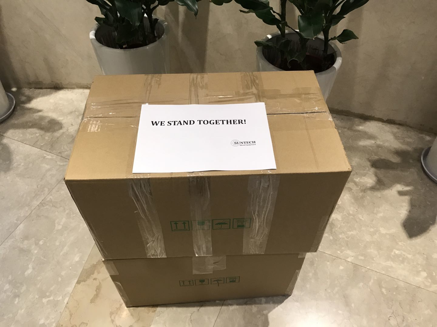 Suntech機器DEFID-19パンデミックを防御するためのグローバルクライアントにマスクを寄付しました