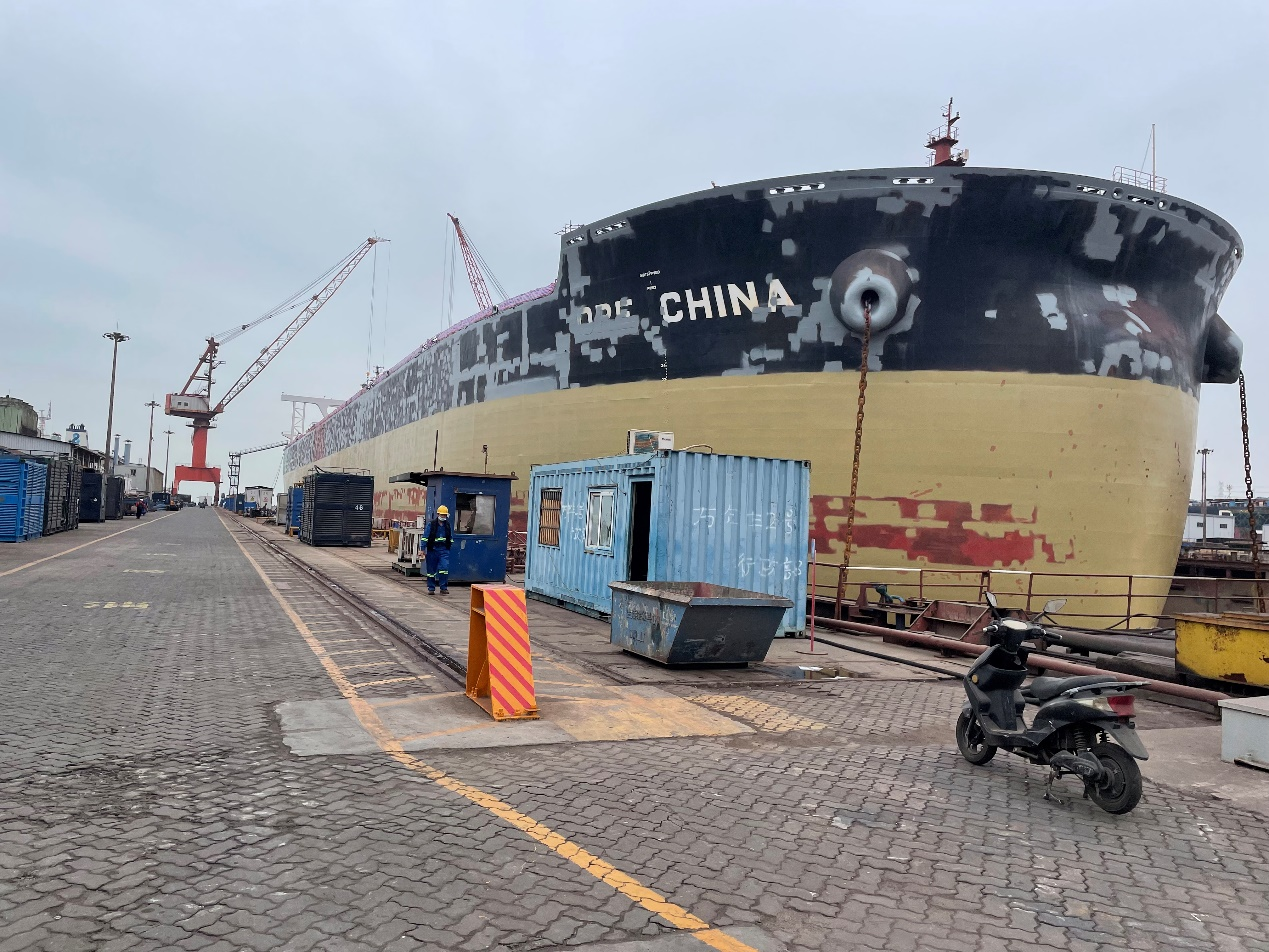 20211126-中国&鉱石イタリア脱硫タワースプレーパイプ交換サポート